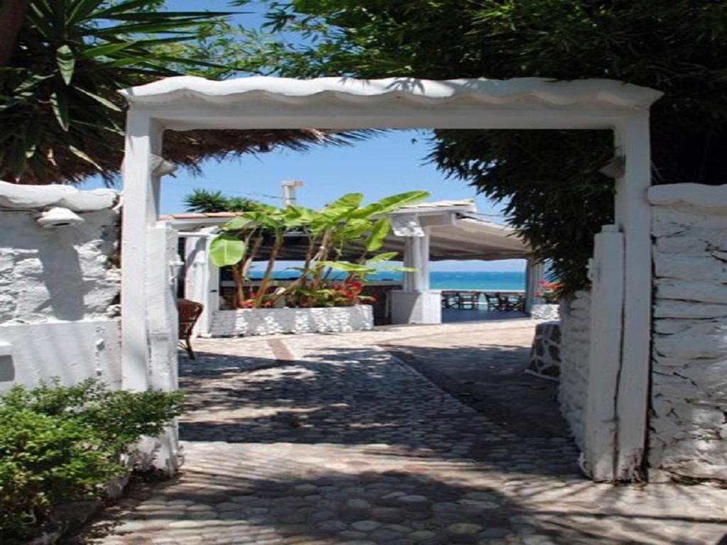 Taradella Hotel Alissos Buitenkant foto