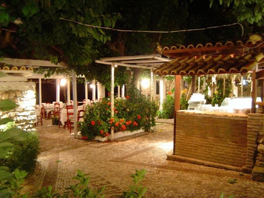 Taradella Hotel Alissos Buitenkant foto
